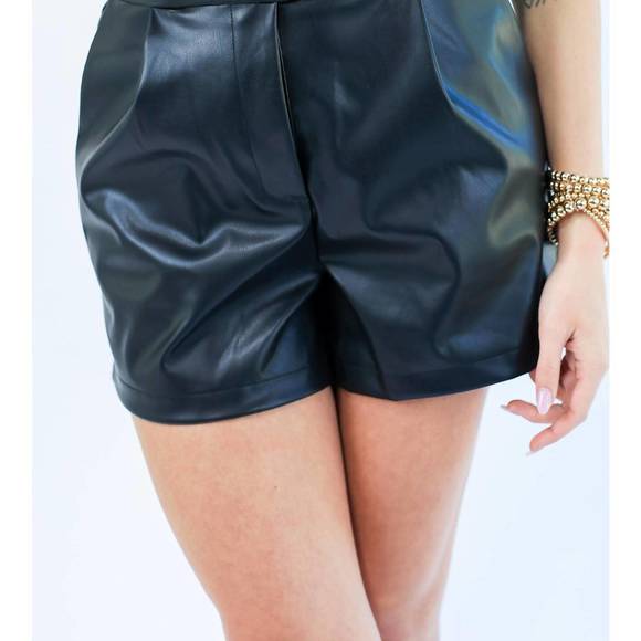 NEW EE:SOME sutton faux leather shorts in black - Picture 1 of 6